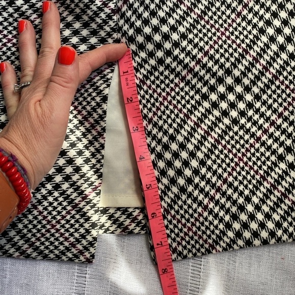 White House Black Market houndstooth pencil skirt. - Picture 8 of 13